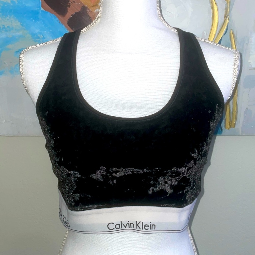 Cute tops Calvin Klein